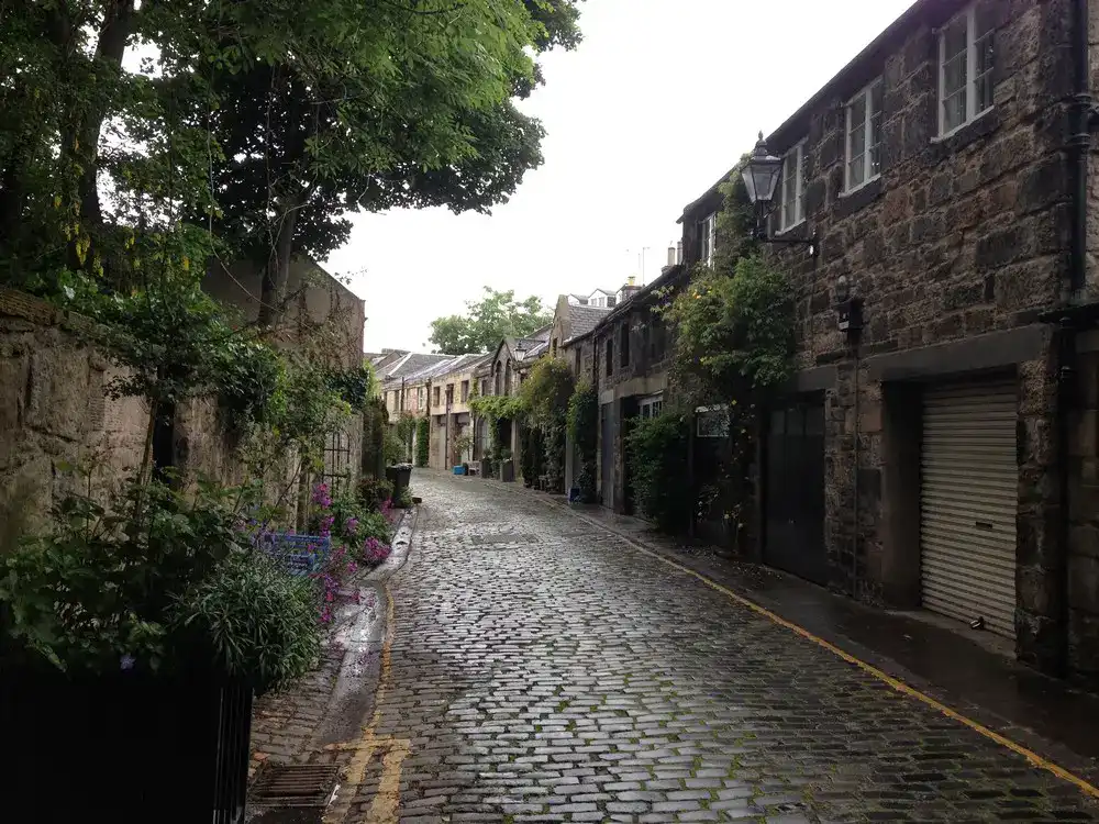 Circus Lane houses: New Town mews property