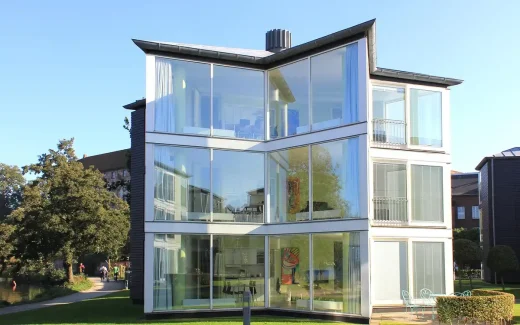 glass house modern building design